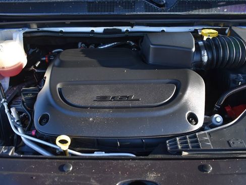 Used 2025 Chrysler Pacifica Limited image 42