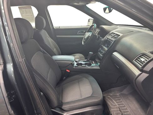 Used 2016 Ford Explorer XLT w/ Equipment Group 201A AWD/4WD image 15