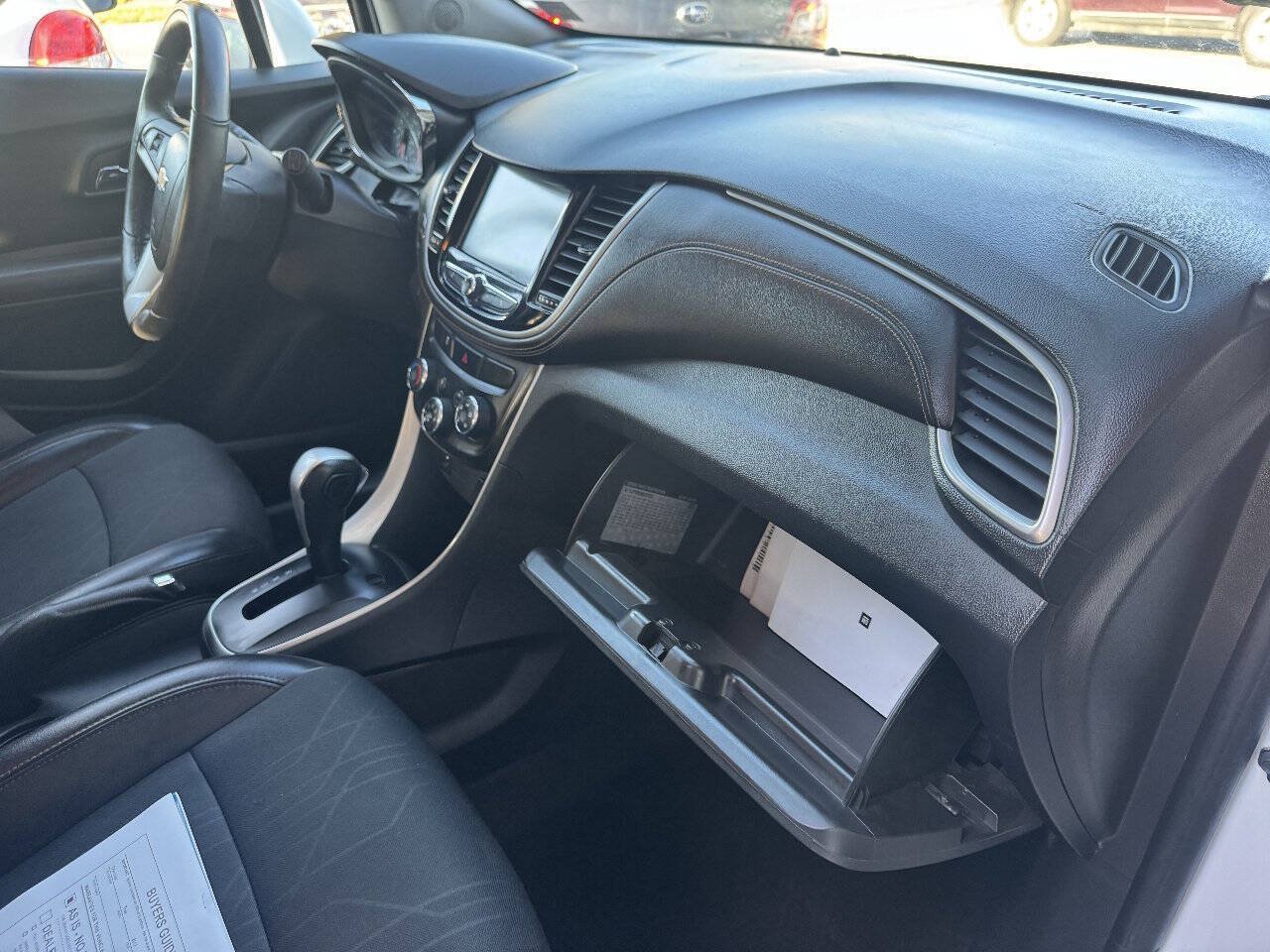 Used 2017 Chevrolet Trax LT w/ LT Convenience Package AWD/4WD image 26