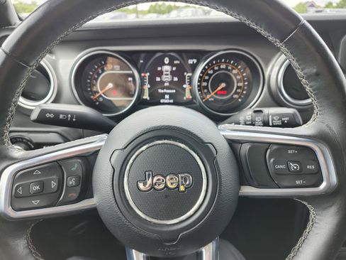Used 2018 Jeep Wrangler Unlimited Sahara w/ Cold Weather Group AWD/4WD image 29