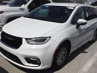 Used 2023 Chrysler Pacifica Touring-L
