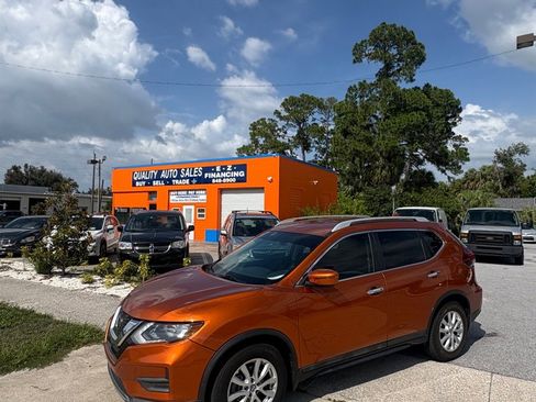Used 2018 Nissan Rogue SV FWD image 1