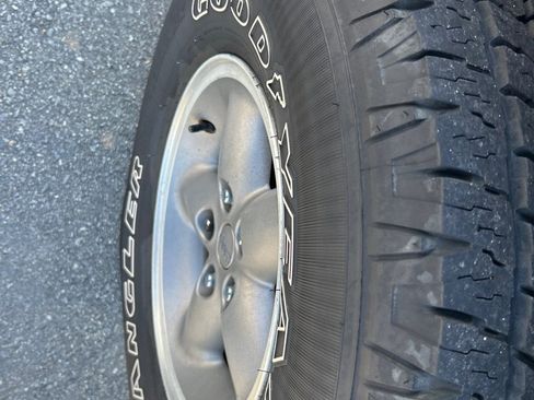 Used 2004 Jeep Wrangler Sahara w/ Dual Top Group image 10