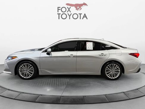 Used 2022 Toyota Avalon Limited image 4