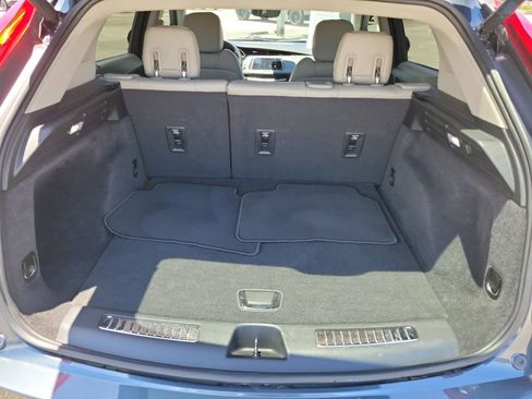 Used 2021 Cadillac XT4 Premium Luxury w/ Enhanced Visibility Package FWD image 10