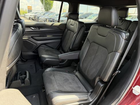 Used 2024 Jeep Grand Cherokee L Laredo AWD/4WD image 31