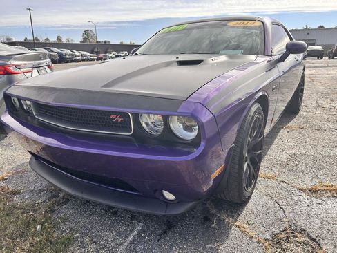 Used 2014 Dodge Challenger R/T image 2
