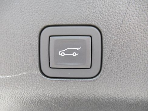 Used 2025 GMC Yukon Denali AWD/4WD image 37
