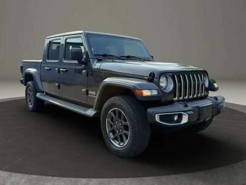 Used 2020 Jeep Gladiator Overland AWD/4WD image 3