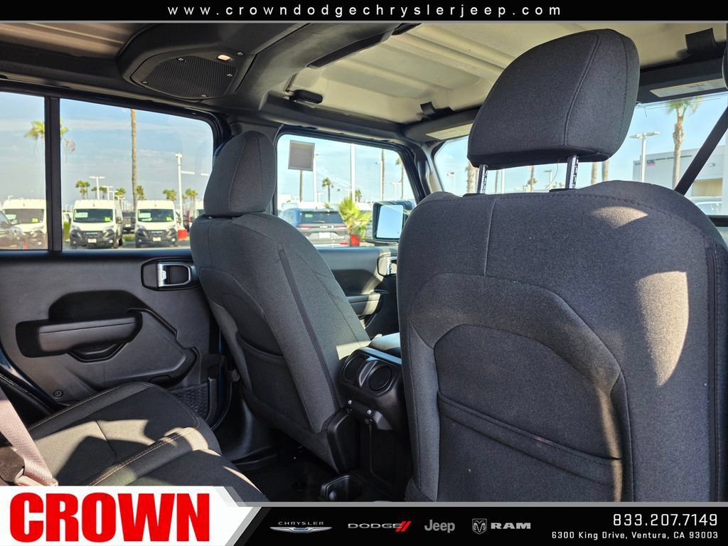 Used 2025 Jeep Gladiator Mojave AWD/4WD image 13