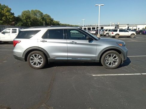 Used 2020 Ford Explorer XLT w/ Equipment Group 202A image 8