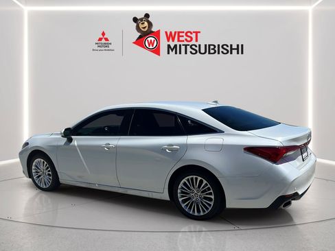 Used 2019 Toyota Avalon Limited w/ Advanced Safety Package FWD image 3
