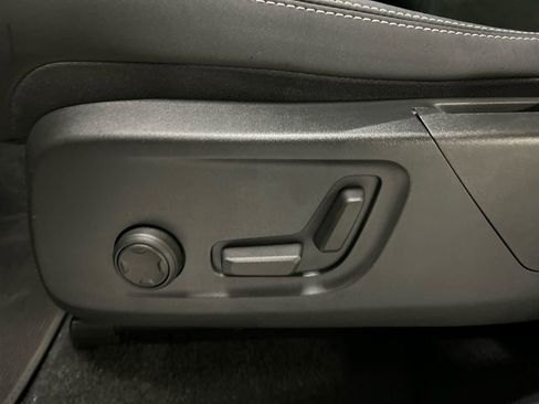 Certified 2023 Volvo C40 P8 Recharge Ultimate image 11