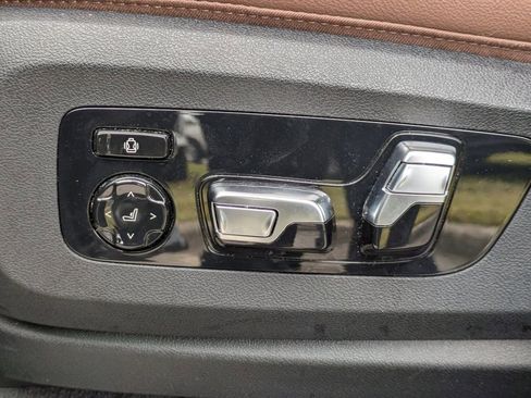 Used 2022 BMW X7 xDrive40i w/ Premium Package image 29