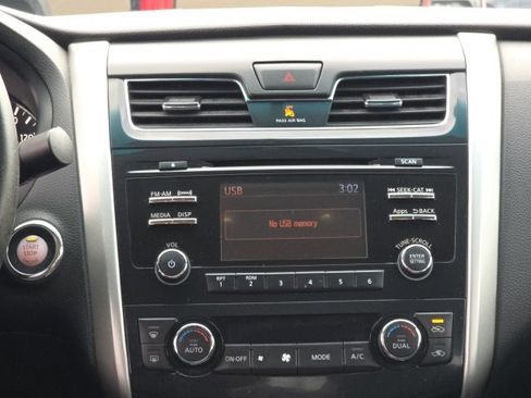 Used 2015 Nissan Altima 2.5 SV image 12