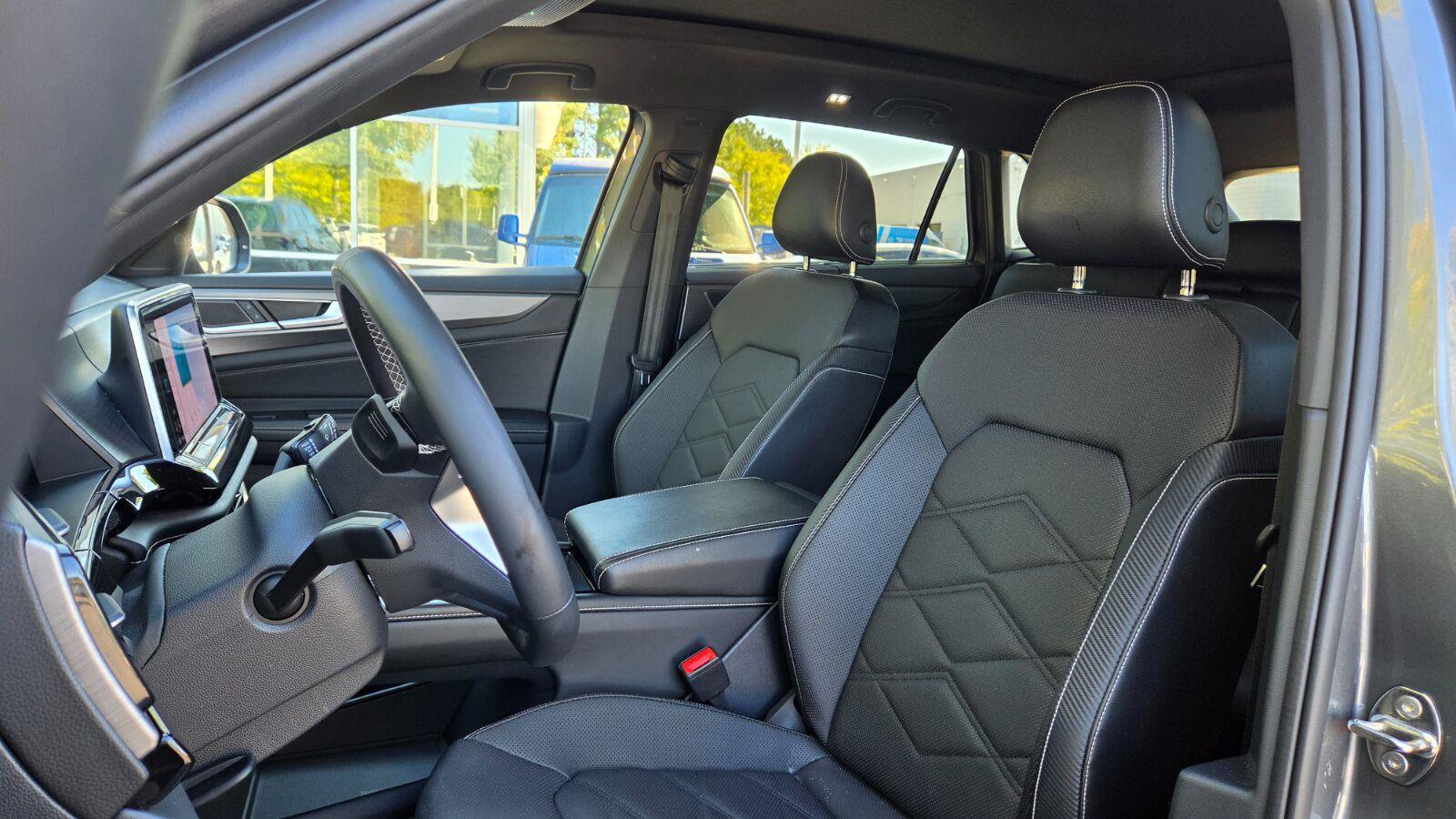 Certified 2024 Volkswagen Atlas Cross Sport SE AWD/4WD image 24
