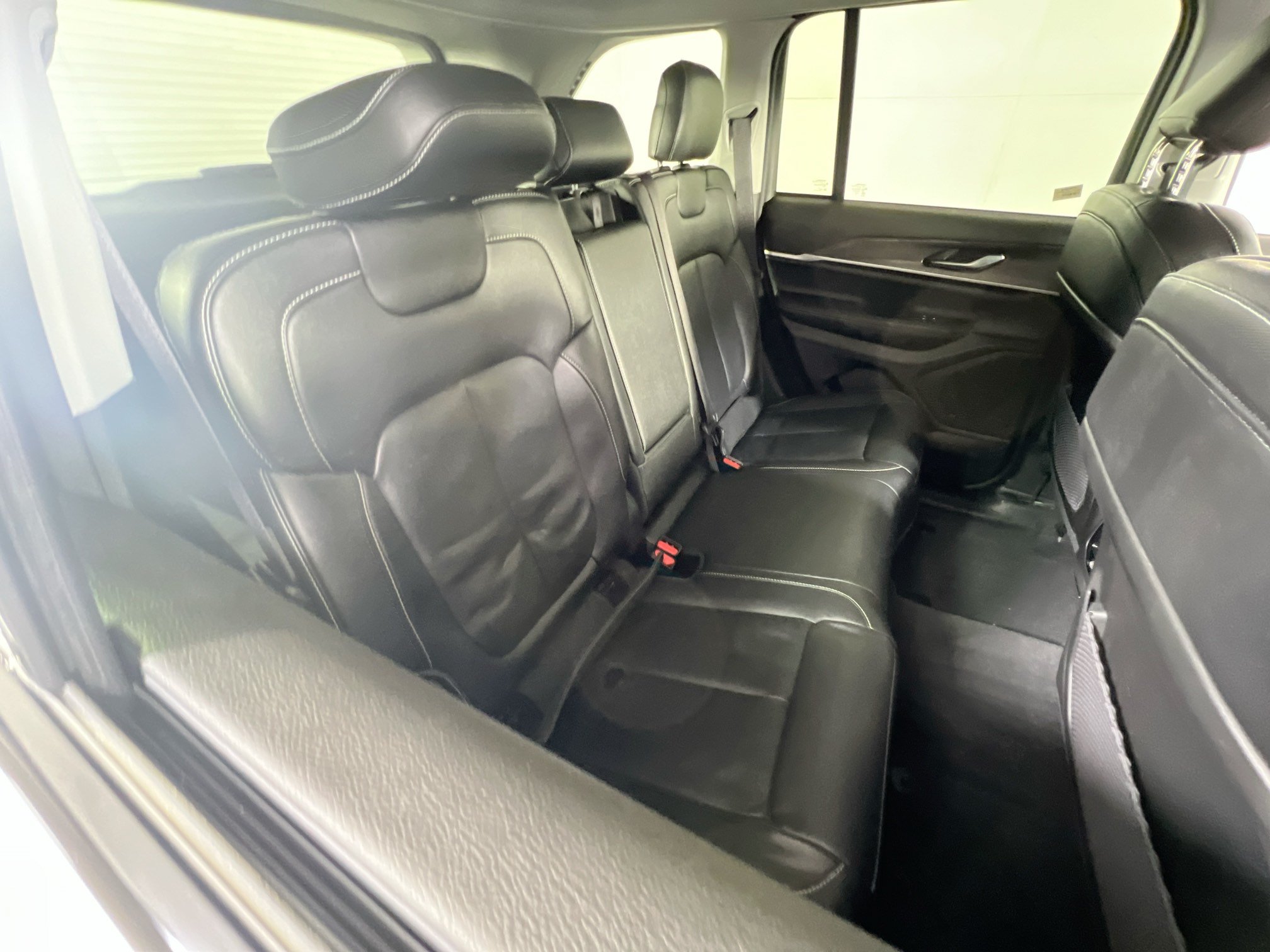 Used 2023 Jeep Grand Cherokee Limited AWD/4WD image 26