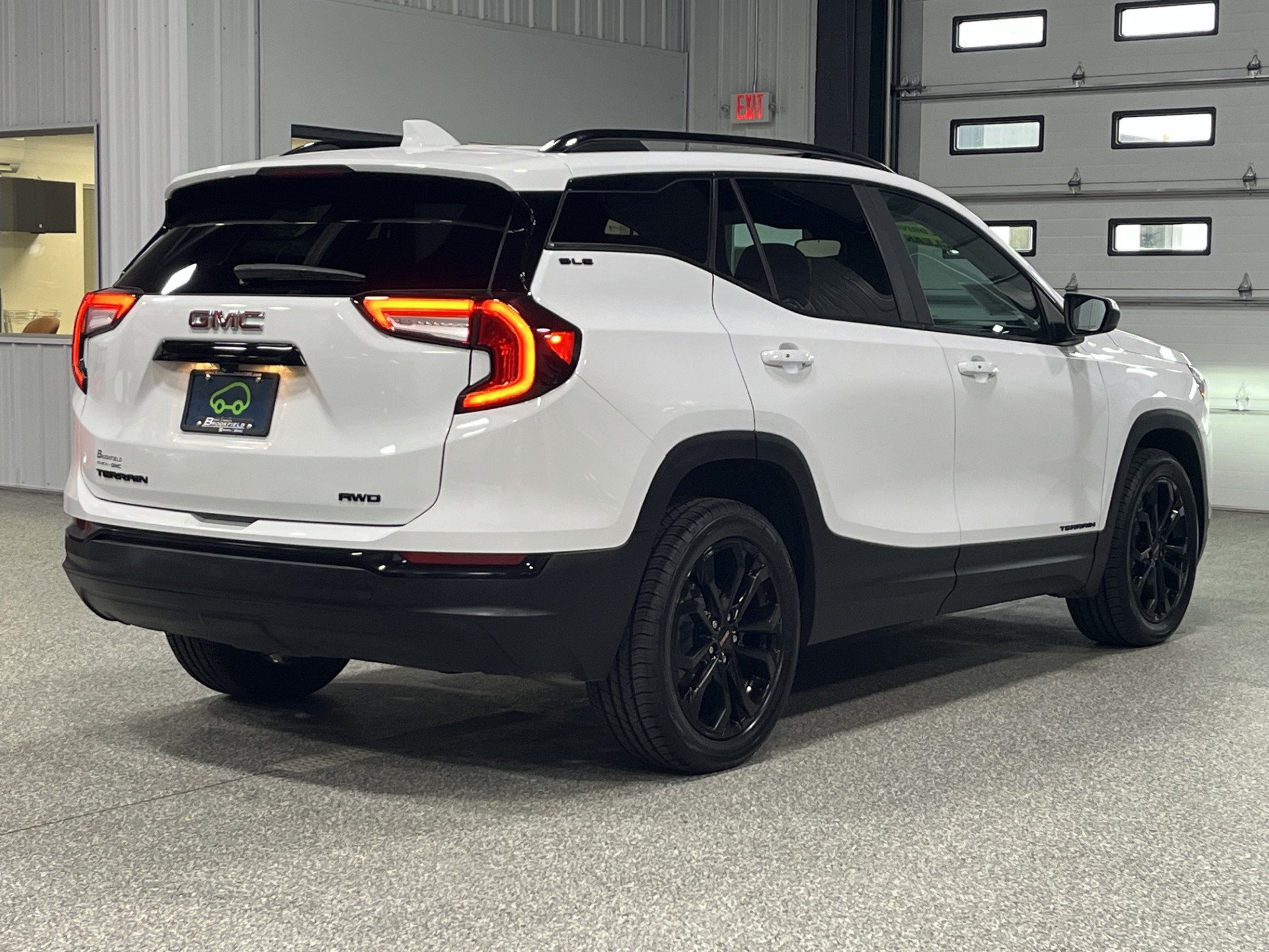 Certified 2022 GMC Terrain SLE w/ Driver Convenience Package AWD/4WD image 4