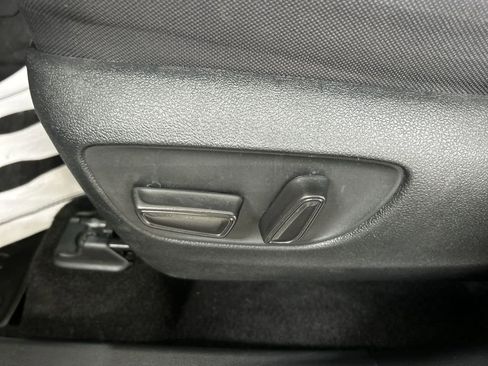 Used 2023 Toyota Highlander LE AWD/4WD image 10