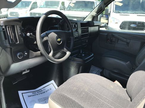 Used 2018 Chevrolet Express 2500 w/ Driver Convenience Package RWD image 8