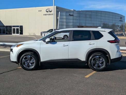 Certified 2024 Nissan Rogue SV image 3