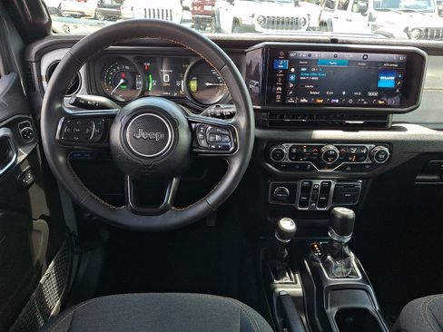 Used 2024 Jeep Wrangler Unlimited w/ Convenience Group AWD/4WD image 11