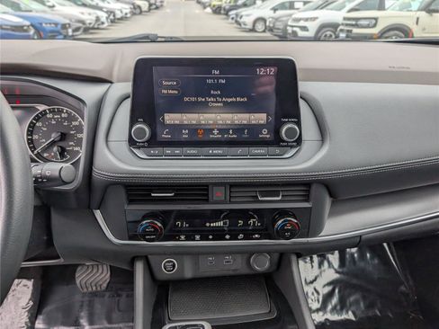 Used 2023 Nissan Rogue SV image 17