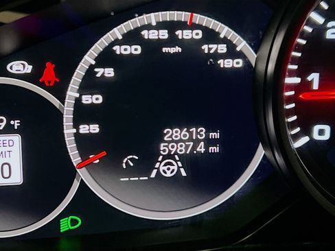 Used 2023 Porsche Cayenne S AWD/4WD image 8