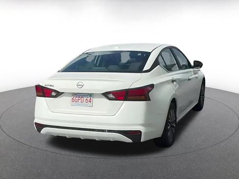 Used 2025 Nissan Altima 2.5 SV FWD image 11