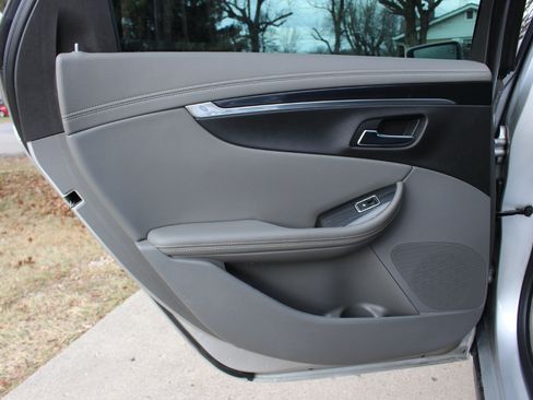 Used 2018 Chevrolet Impala LT image 30