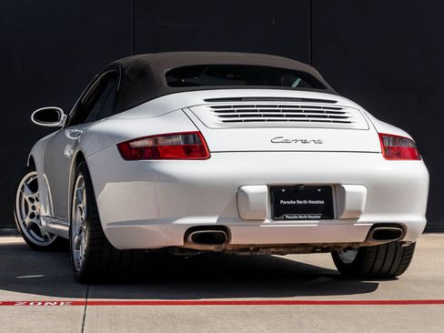 Used 2006 Porsche 911 Carrera RWD image 3