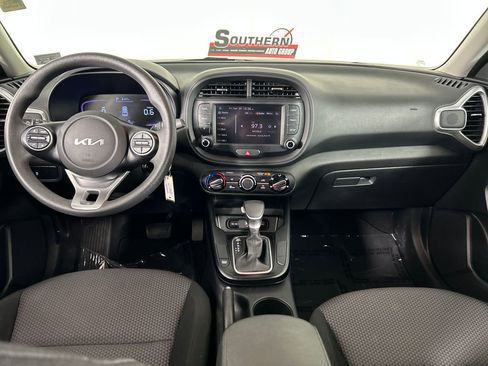 Used 2024 Kia Soul LX w/ Option Group 015 FWD image 17