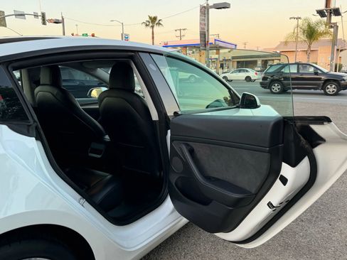Used 2021 Tesla Model 3 Standard Range Plus image 19