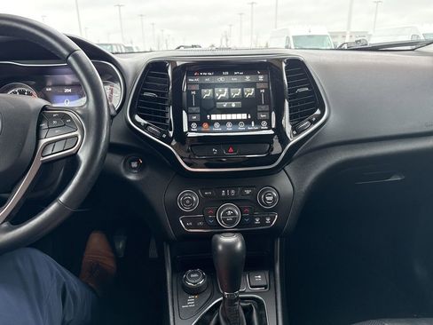 Used 2020 Jeep Cherokee Limited image 15