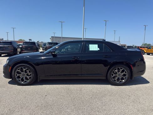 Used 2018 Chrysler 300 S w/ 300S Premium Group AWD/4WD image 6