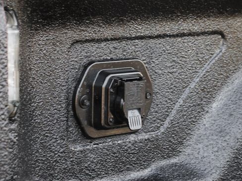 Used 2018 RAM 3500 Laramie image 9