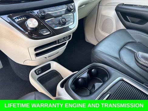 Used 2024 Chrysler Pacifica Touring-L FWD image 27