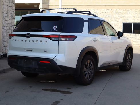 Used 2022 Nissan Pathfinder SV FWD image 3