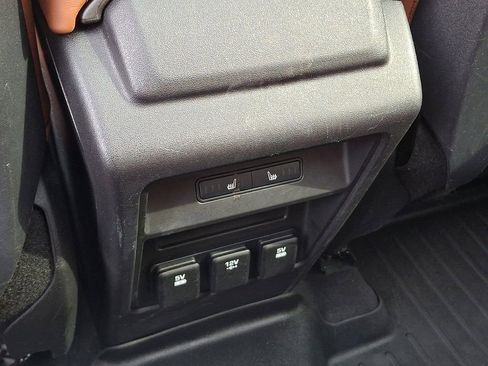 Used 2017 Land Rover Discovery Sport HSE Luxury image 11