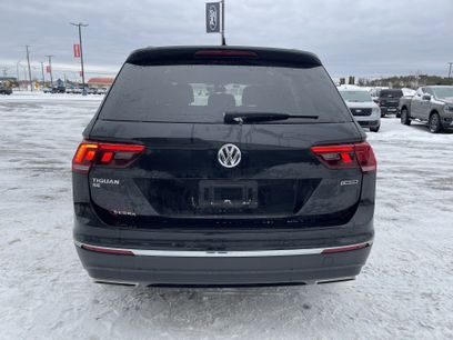Used 2020 Volkswagen Tiguan SE w/ Panoramic Sunroof Package