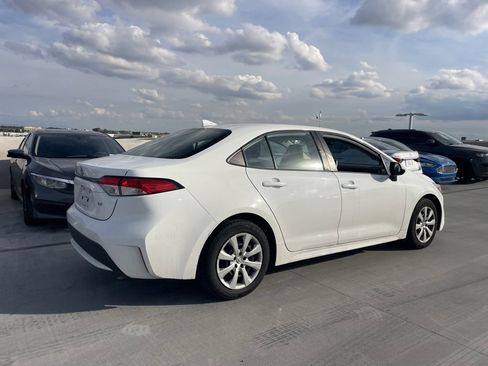 Used 2020 Toyota Corolla LE image 2