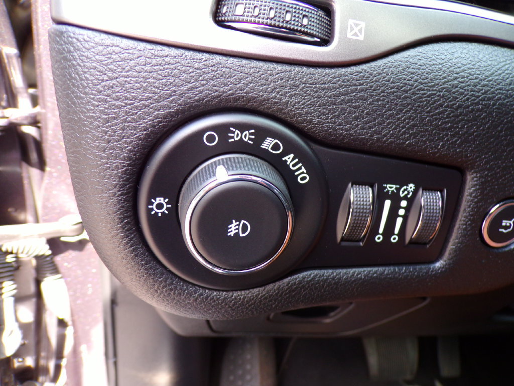 Used 2021 Jeep Cherokee Limited AWD/4WD image 17
