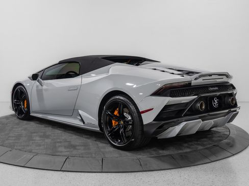 Used 2021 Lamborghini Huracan EVO RWD image 17