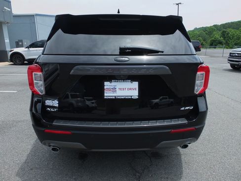 Used 2022 Ford Explorer XLT w/ Equipment Group 202A AWD/4WD image 4