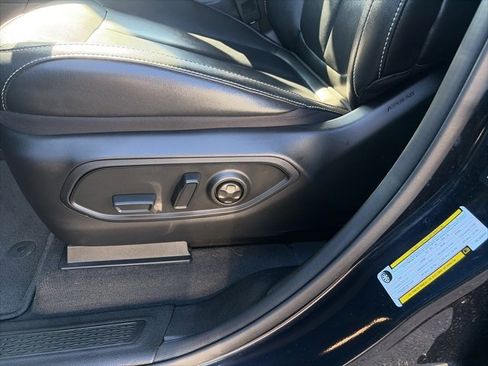 Used 2023 Jeep Grand Cherokee Limited image 14