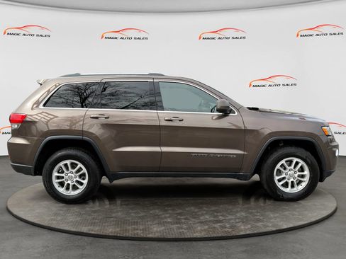 Used 2019 Jeep Grand Cherokee Laredo image 6
