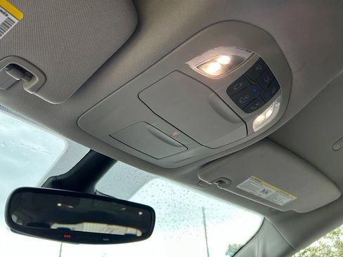 Used 2024 Chrysler Pacifica Limited FWD image 30