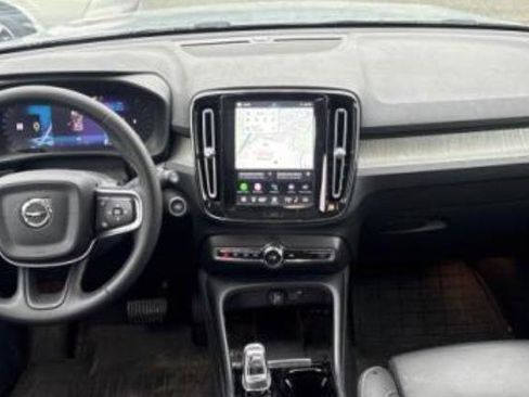 Used 2023 Volvo XC40 B5 Plus w/ Driver Assist Package AWD/4WD image 5