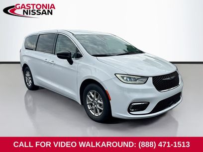Used 2024 Chrysler Pacifica Touring-L