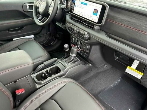 New 2025 Jeep Gladiator Rubicon w/ Convenience Group image 15